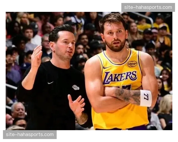 湖人东契奇里夫斯双双伤缺，雷迪克被迫启用紧缩七人轮换